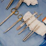Sterile chirurgische Instrumente und Kompressen